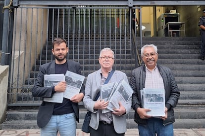 Carlos Pérez Ricart, David Fernández Dávalos y Abel Barrera Hernández, comisionados del Mecanismo para el Esclarecimiento Histórico, el 25 de junio en Ciudad de México.