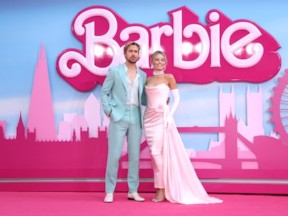 Ryan Gosling y Margot Robbie posaban el miércoles pasado en el estreno de 'Barbie' en Londres.