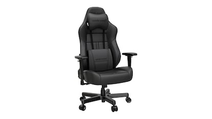 Silla de gamer sobre fondo blanco.