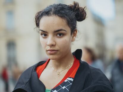 Warda, de 22 años y estudiante de Historia en la Sorbona, este viernes en París.