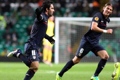 Arda Turan celebra su gol junto a Filipe.