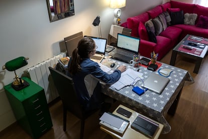 El trabajo a distancia debe estar regulado de manera expresa.