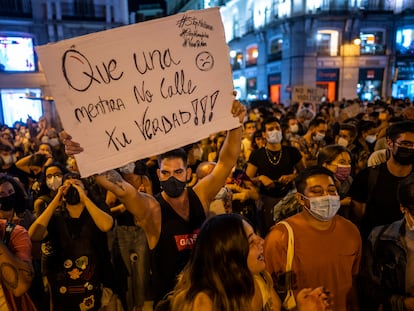 Protestas en la madrileña Puerta del Sol para pedir fin a la violencia homófoba y contra el colectivo LGTBIQ+, este miércoles.