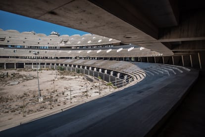 El nuevo Mestalla respetará el aforo de 70.000 butacas fijado en el proyecto inicial, pero comenzará con 49.000. El motivo es que la asistencia a Mestalla en los últimos 8 años no ha superado nunca esa cifra.