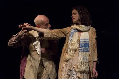 Actores interpretan el Ricardo III del director Jorge Eines en el teatro El Tinglado. 