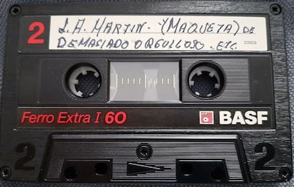 Una de las cintas con grabaciones que dejó Toño Martín.