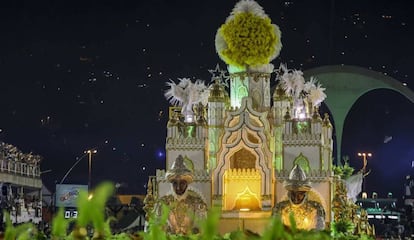 Carroza de la escuela Mocidade, durante el desfile de este año en el Sambódromo.