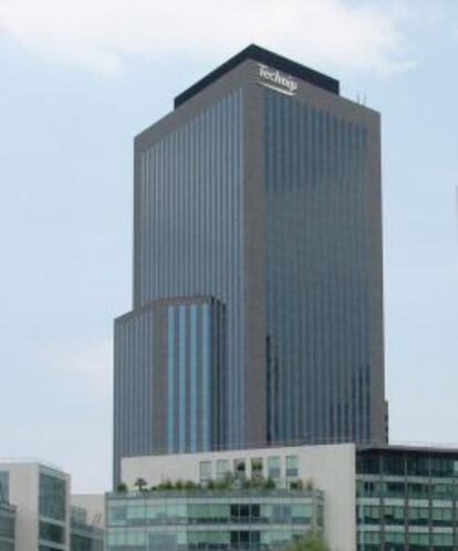 Torre Adri&agrave;, en el distrito financiero La Defense de Par&iacute;s.