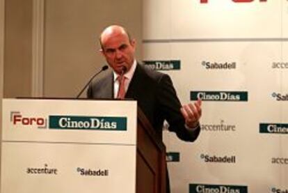El ministro de Economía, Luis de Guindos, en el Foro Cinco Días de hoy.