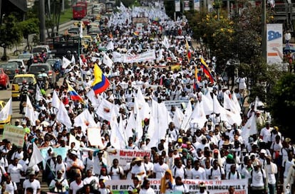 A moment from Tuesday&#039;s peace march through Bogot&aacute;.