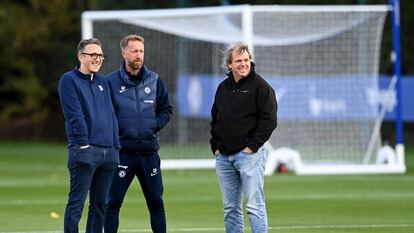 Jonathan Goldstein, Graham Potter y Todd Boehly, durante un entrenamiento del Chelsea.