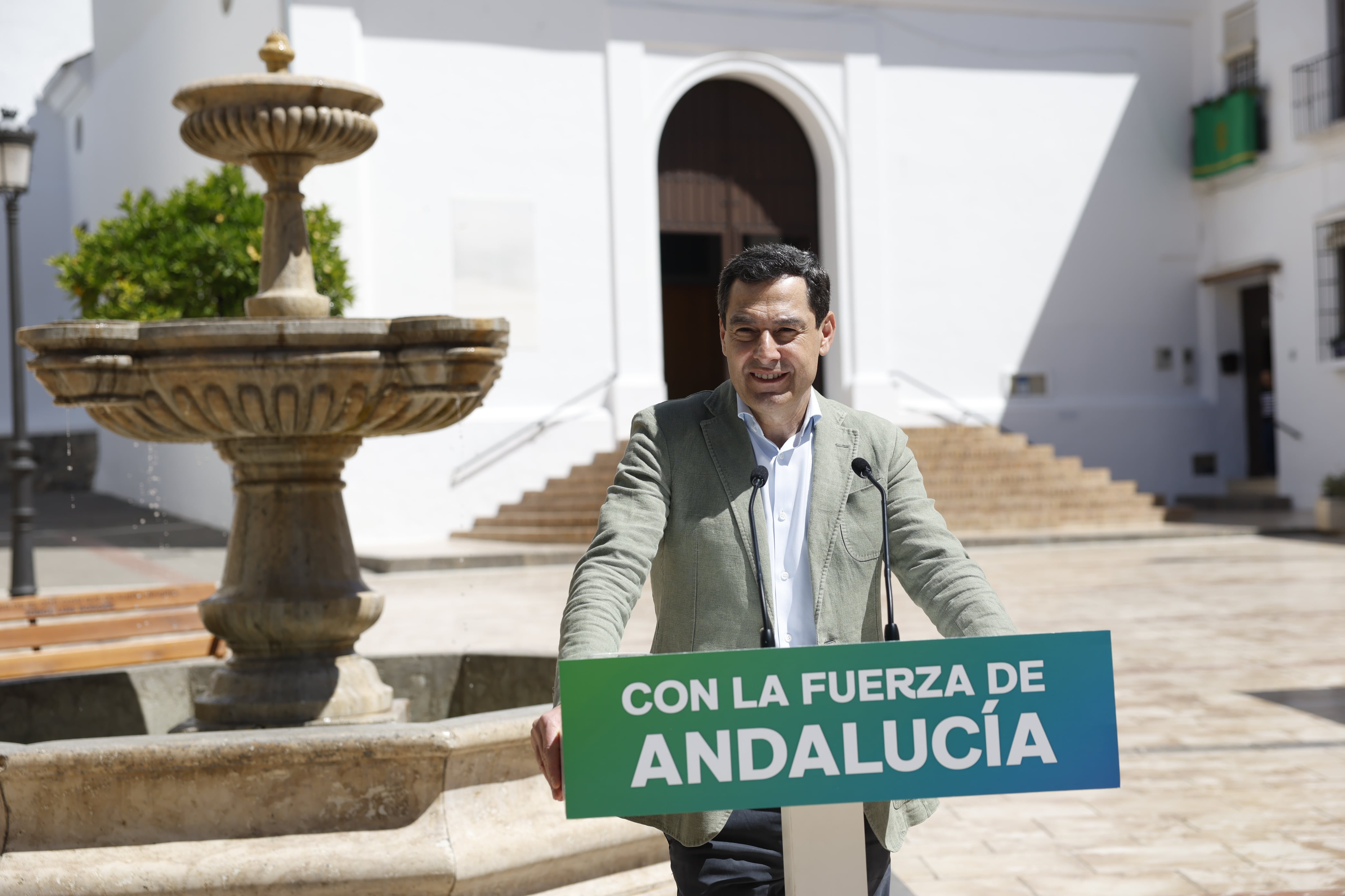 Juan Manuel Moreno reivindica su gestión en materia sanitaria: “Somos los garantes de los servicios públicos”