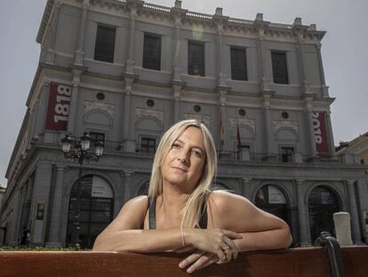 Cristina Alonso Presmanes, frente al Teatro Real de Madrid.