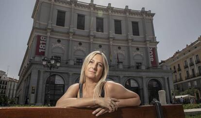 Cristina Alonso Presmanes, frente al Teatro Real de Madrid.