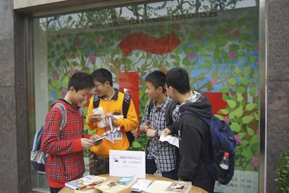 Mercadillo de libros en el Cervantes de Shanghai.