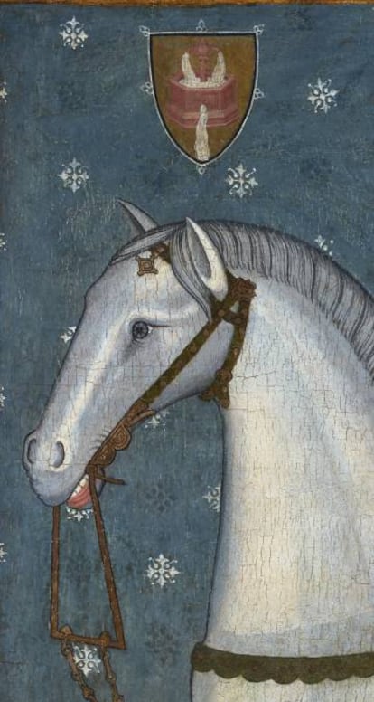 Detall del cap del cavall i de l'escut.