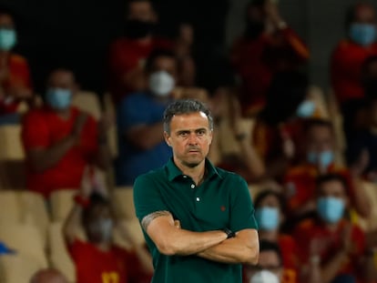 Luis Enrique, durante el partido entre la selecciónes de España y Polonia, en el estadio de La Cartuja en Sevilla, correspondiente a la fase final de la Eurocopa 2020/ 21.ALEJANDRO RUESGA