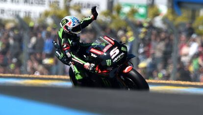 Johann Zarco saluda al público de Le Mans.