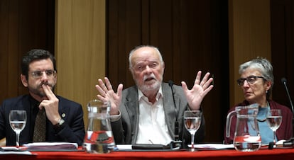 Eduardo Ranz, José Antonio Martín Pallín y Anna Freixas, durante la presentación del informe de la comisión de la verdad sobre lo ocurrido durante la pandemia en las residencias de mayores.