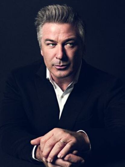 Alec Baldwin, fotografiado en Madrid para ICON, viste chaqueta y camisa Pal Zileri