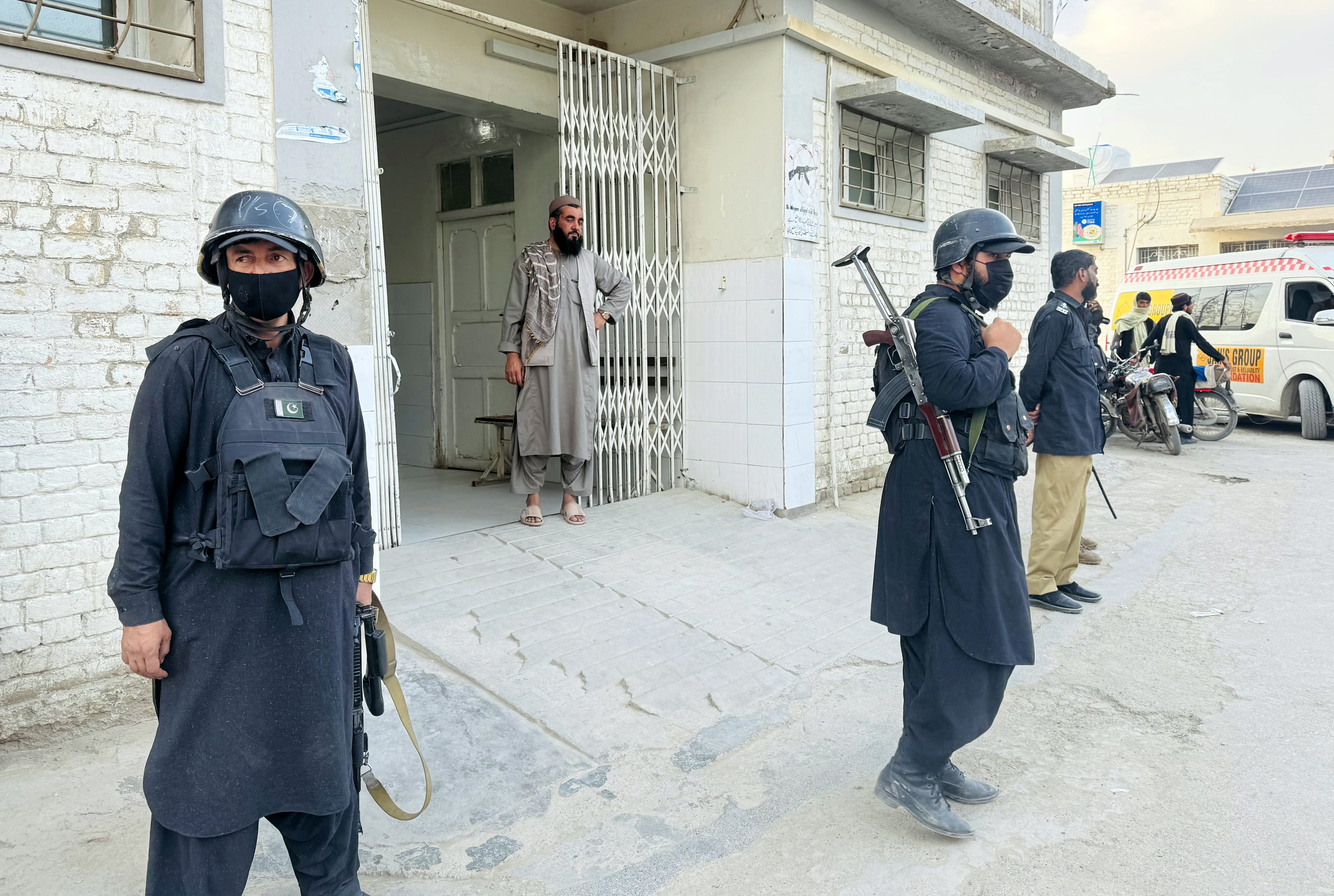 Los talibanes lanzan una ofensiva contra Pakistán