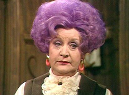 Mollie Sudgen, como la se?ora Slocombe en la serie <i>?Le atiende alguien?</i>