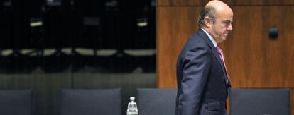 El ministro español de finanzas, Luis de Guindos, antes de empezar la reunión del eurogrupo.