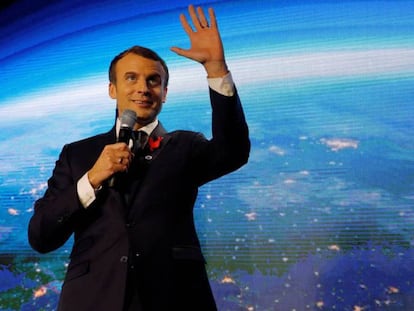  El presidente Emmanuel Macron en un acto p&uacute;blico en v&iacute;speras de la cumbre del clima en Par&iacute;s. 