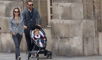 La actriz Natalie Portman pasea con Benjamin Millepied y su hijo Aleph el pasado mes de junio.