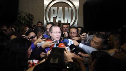 Ricardo Anaya es entrevistado antes del Consejo Nacional del PAN. 