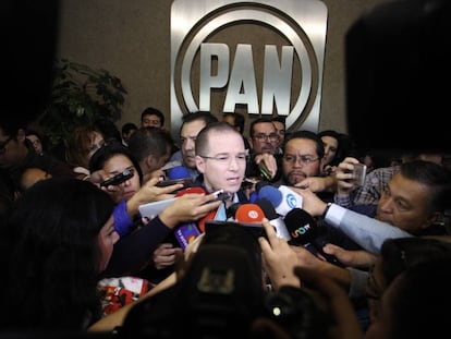 Ricardo Anaya es entrevistado antes del Consejo Nacional del PAN. 