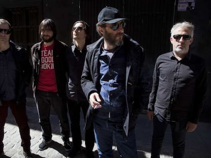 De izquierda a derecha, Florent, Julián Méndez, Banin Fraile, Jota y Eric Jiménez (Los Planetas al completo), la semana pasada en Granada. 