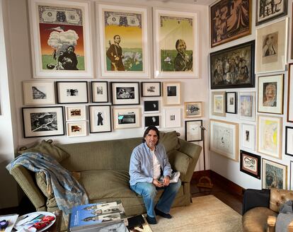 El coleccionista de arte José Darío Gutiérrez en su casa.
