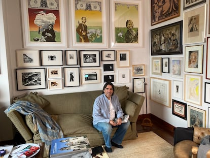 El coleccionista de arte José Darío Gutiérrez en su casa.