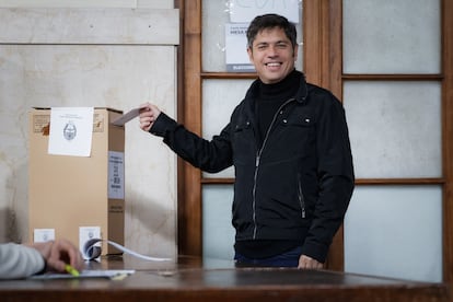 Axel Kicillof deposita su voto este domingo en la provincia de Buenos Aires.