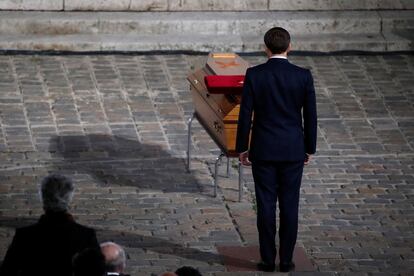 El presidente francés, Emmanuel Macron, durante el homenaje al profesor Samuel Paty.