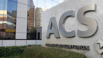 Logotipo de ACS en la entrada de su sede central en Madrid.
