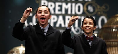 Two students from San Ildefonso school singing out numbers at the 2014 Christmas lottery draw.