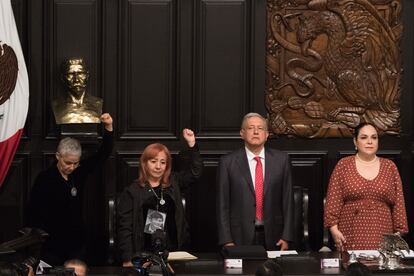 Claudia Piedra Piedra, Rosario Piedra Ibarra y Andrs Manuel Lpez Obrador en el Senado de la Repblica, en 2019. 