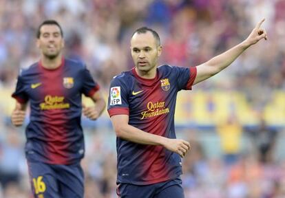 Iniesta celebra su gol al Málaga