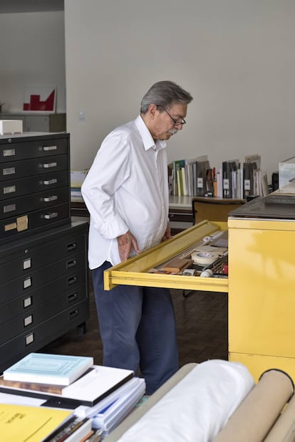 Paulo Mendes da Rocha, fotografado para El PAÍS em seu estudo de São Paulo.