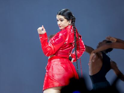 Rosalía, durante un concierto en el WiZink Center de Madrid.