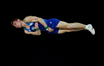 David Belyavskiy de Rusia compite en la disciplina de ejercicios de suelo durante las Finales Masculinas, en los Campeonatos Mundiales de Gimnasia Artística de la FIG, en Montreal (Canadá).