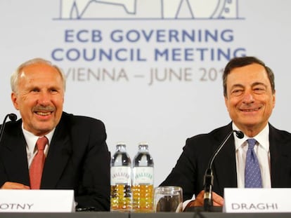 Mario Draghi y Ewald Nowotny