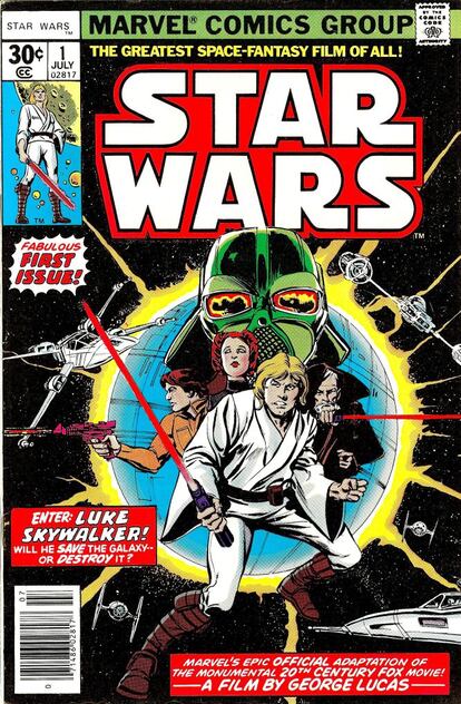 La editorial de cómics de superhéroes Marvel lanzó en 1977 los primeros tebeos de Star Wars. El director George Lucas se había inspirado precisamente en Los Cuatro Fantásticos para crear su universo. Roy Thomas, guionista y 'número dos' de la compañía, convenció al fundador, Stan Lee, de que la apuesta por la licencia era segura, pese a sus reticencias. El primer número, con portada de Howard Chaykin y Tom Palmer, fue lanzado meses antes del estreno del film. Su éxito marcó uno de los peores años de ventas de Marvel. Esta primera serie era una adaptación, con escenas eliminadas, de la película.