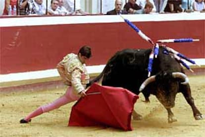 Morante de la Puebla, durante su faena de muleta a su primer toro.