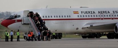 Los vigilantes privados que viajan al Índico para proteger a los atuneros, embarcando en el aeropuerto de L'Altet.