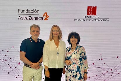 La Fundación AstraZeneca y la Fundación Carmen y Severo Ochoa han firmado un convenio de colaboración con el objetivo de desarrollar proyectos que promuevan la cultura científica, la investigación y la innovación. En concreto, la Fundación AstraZeneca brindará su apoyo para el desarrollo de diversos proyectos de la Fundación Carmen y Severo Ochoa, como son su prestigioso Premio de Investigación en Biología Molecular, entre otros. La Fundación AstraZeneca se centra en promover la ciencia y la investigación en España a través de la colaboración público-privada.