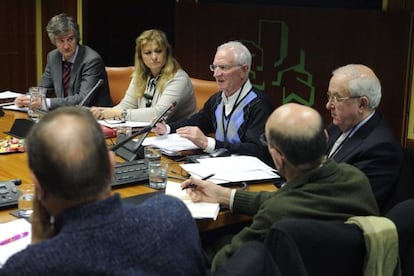 Representantes de los Bancos de Alimentos, en el Parlamento vasco.