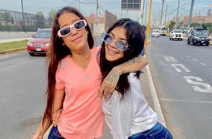 Las jóvenes venezolanas, Stephanie y Susej, en Lima, en marzo de 2023.